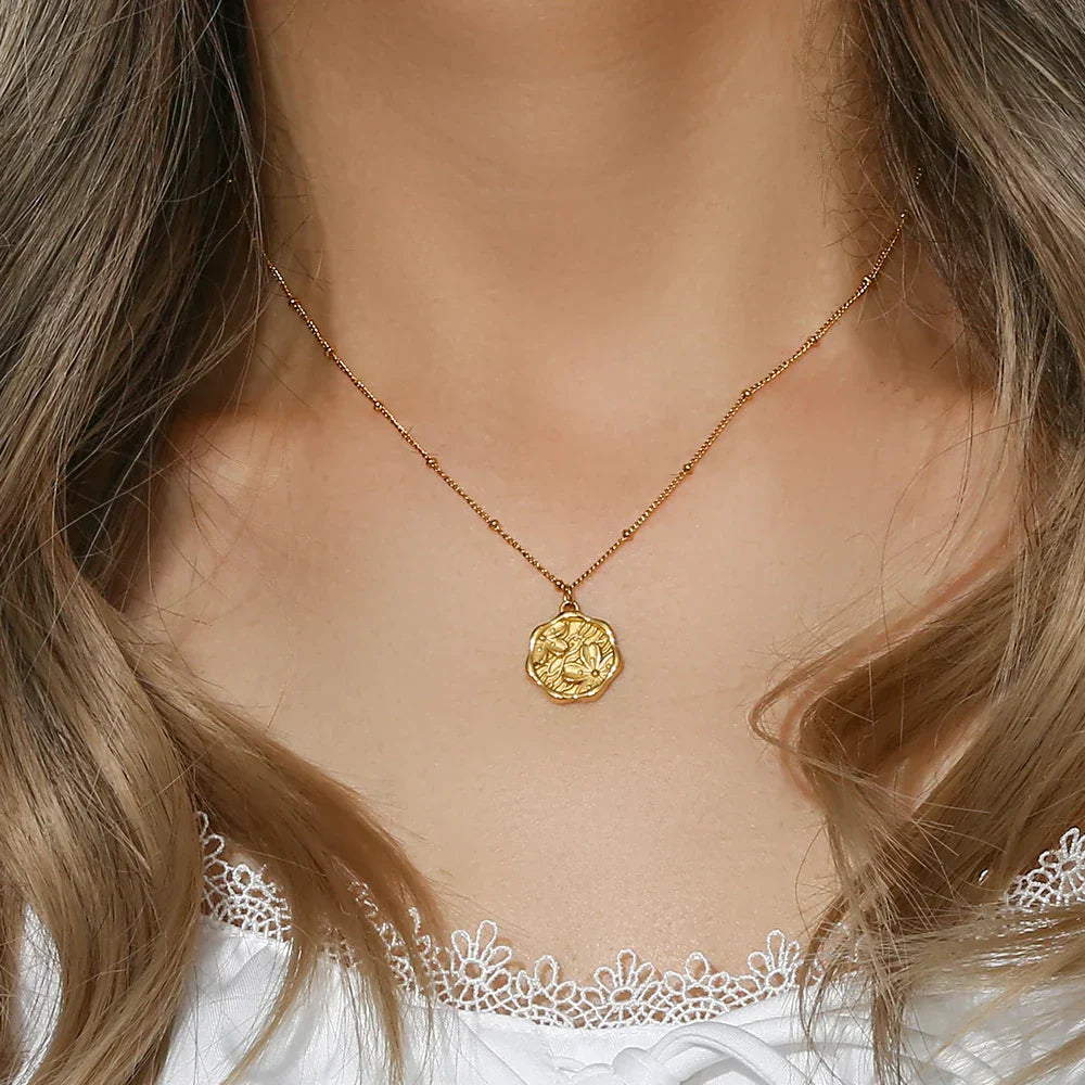 Colar Romântico Sakura Banhado a Ouro 18K