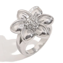 Anel Flor Elegante com Zircônias em Ouro 18K