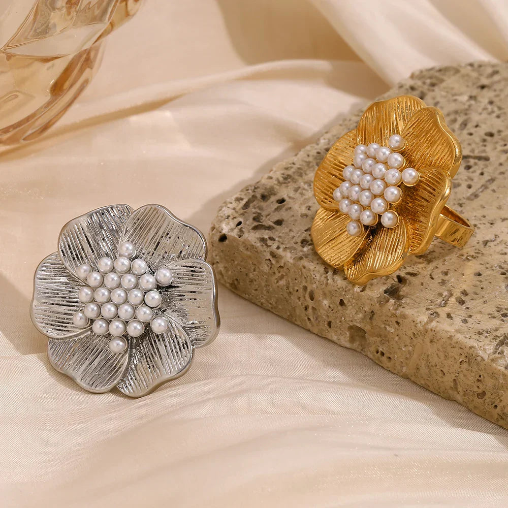 Anel Flor Elegante com Pérola e Aço Inoxidável