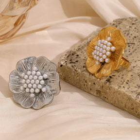 Anel Flor Elegante com Pérola e Aço Inoxidável