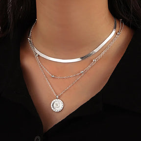 Colar Feminino Três Camadas em Prata 925 com Charme