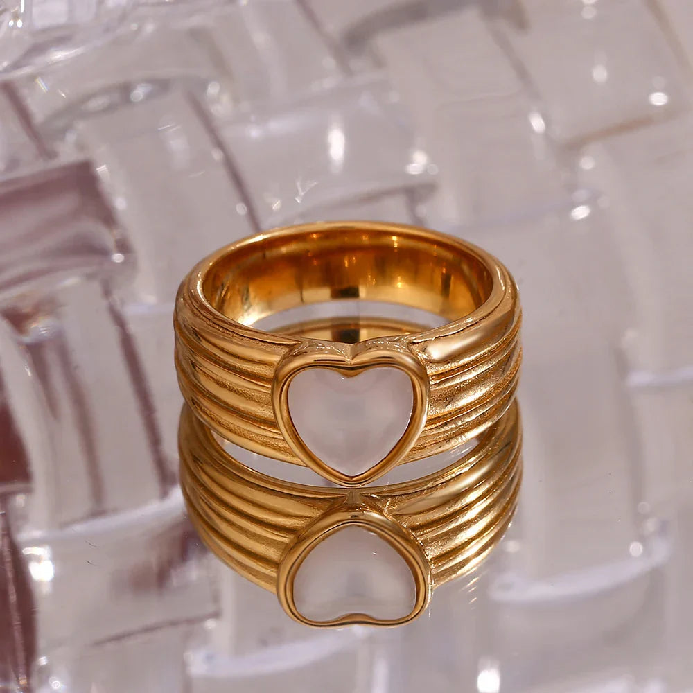 Anel Coração Elegante em Aço Inoxidável Banhado a Ouro