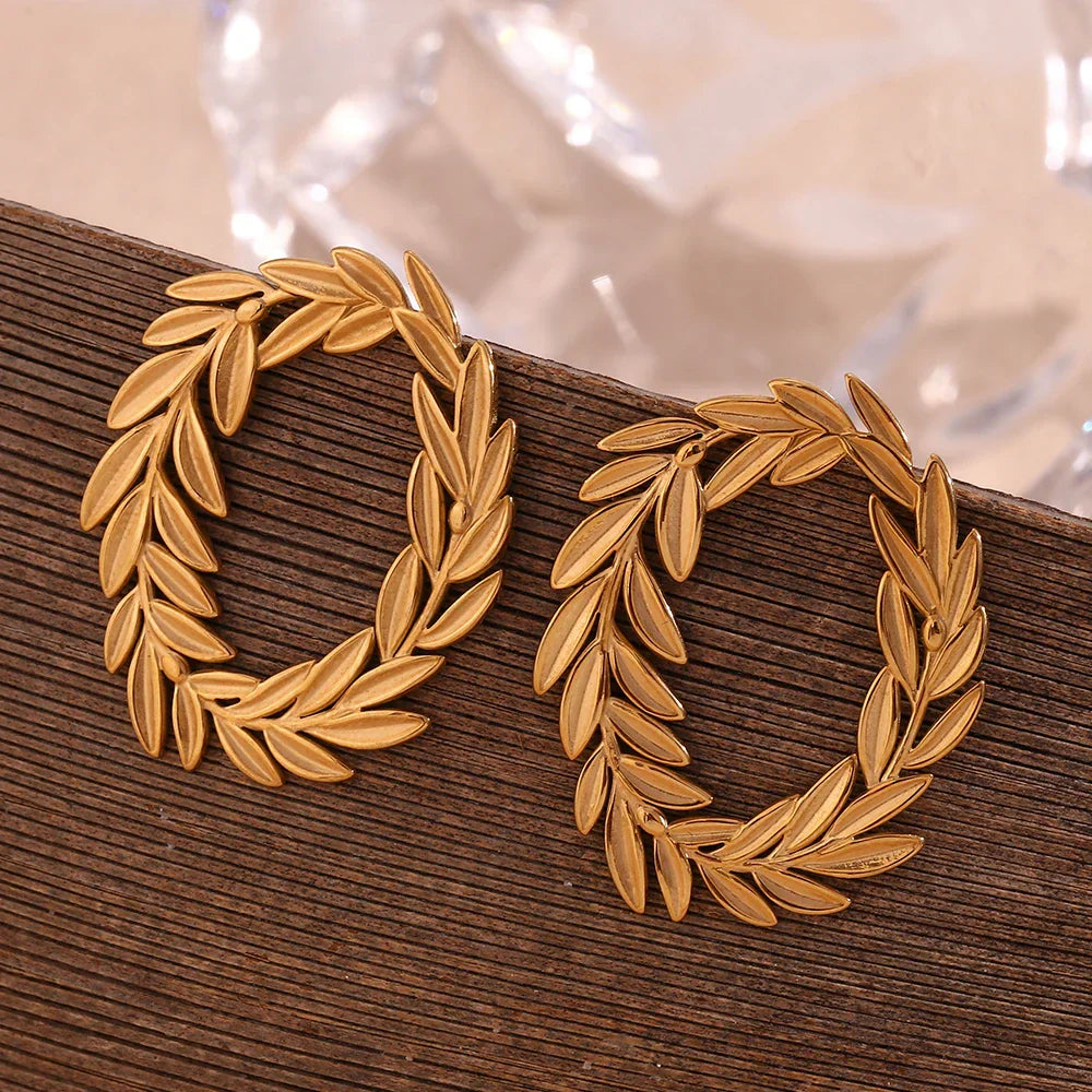 Brincos de Argola Folheados a Ouro com Design de Folhas
