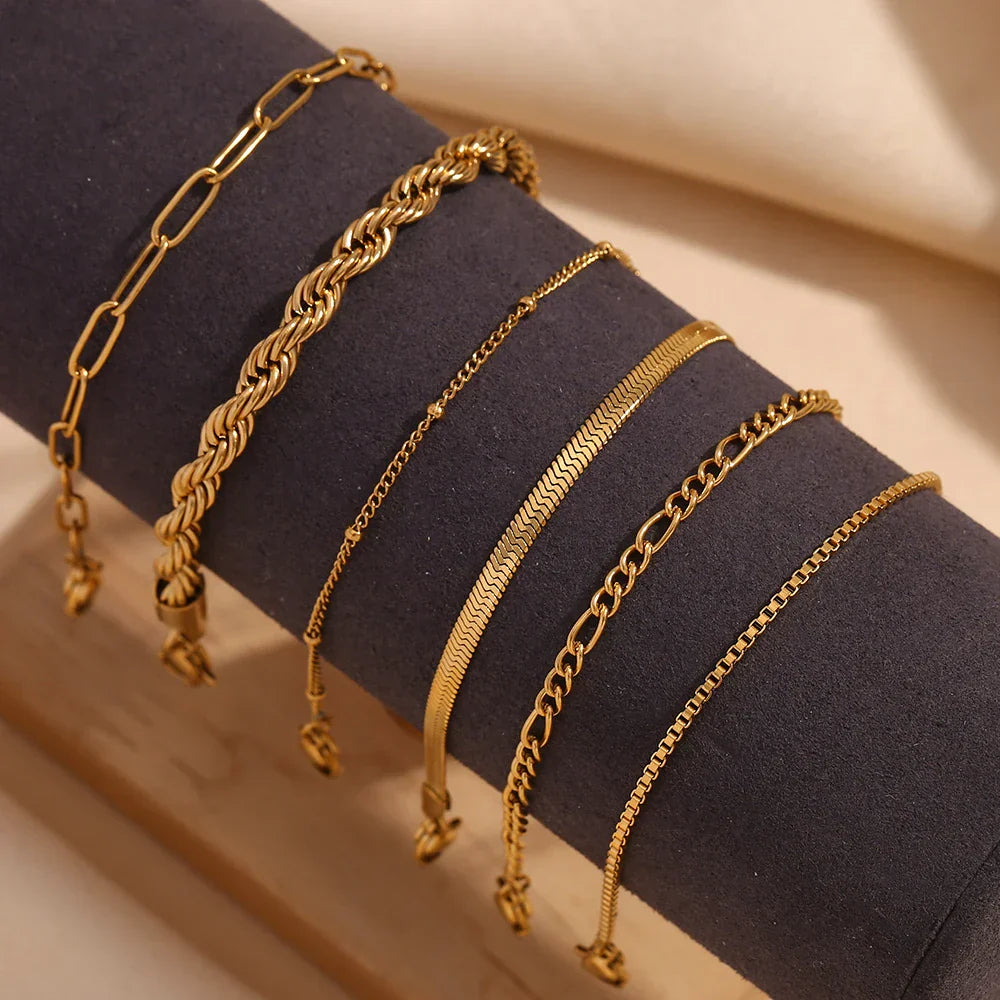 Pulseira Figaro Banhada a Ouro 18K Burnetts Joias
