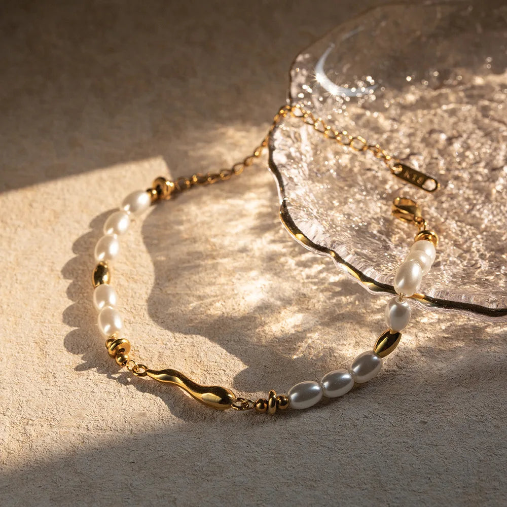 Pulseira Elegante de Pérolas Naturais Banhada a Ouro 18k