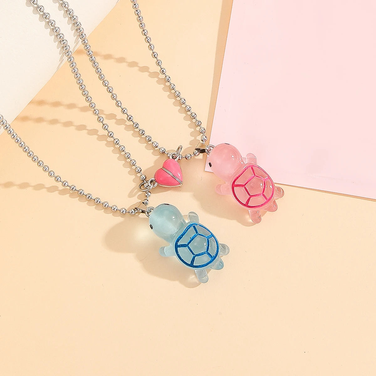 2 pieces/set Luminous pink peach heart glow-in-the-dark turtle couple necklace ladies fashion gift jewelry