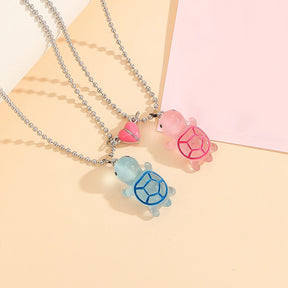 2 pieces/set Luminous pink peach heart glow-in-the-dark turtle couple necklace ladies fashion gift jewelry