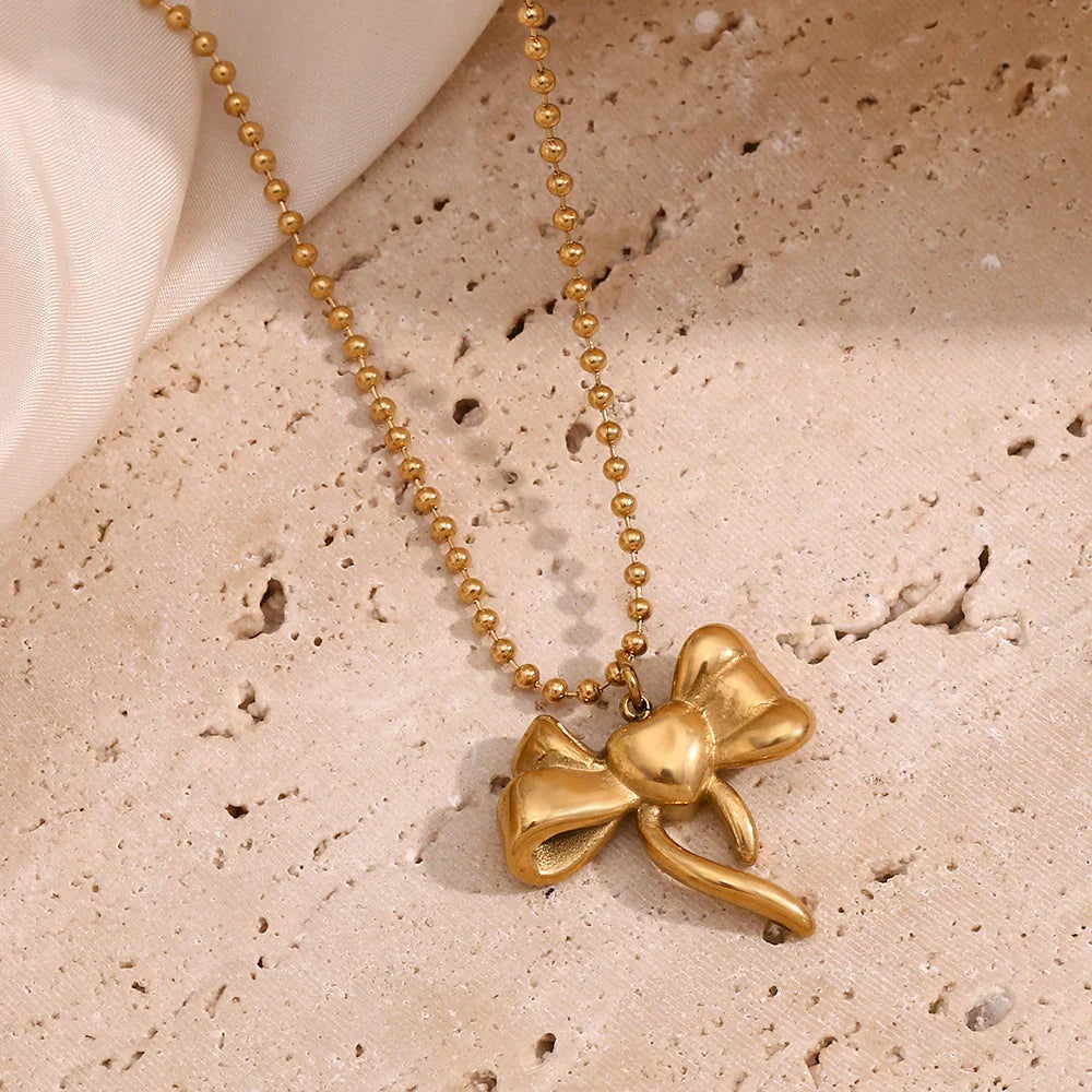 Colar Elegante com Laço e Pingente de Zircônia