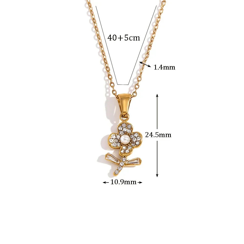 Colar Elegante com Pingente de Flor e Zircônia