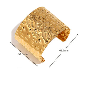 Pulseira Larga de Aço Inoxidável com Textura Martelada