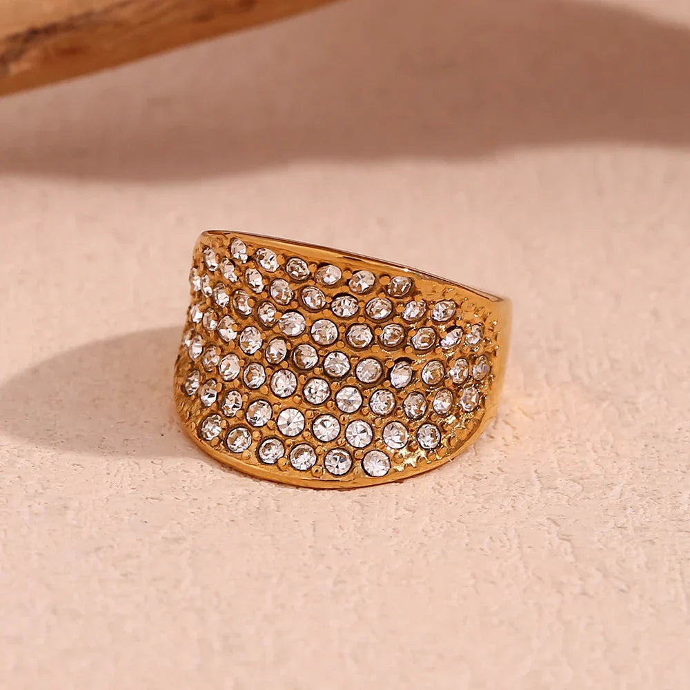 Anel Elegante com Zircônias e Aço Inoxidável