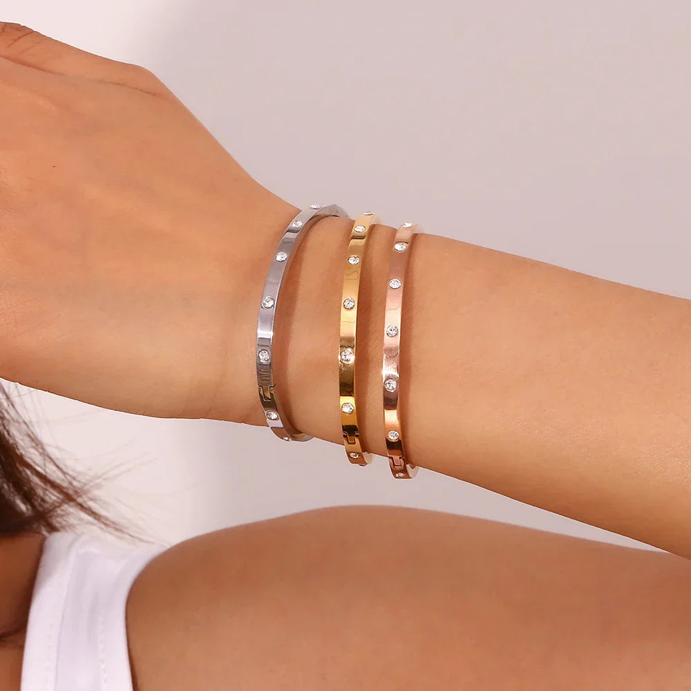 Pulseira Burnetts Joias Dourada com Zircônia e Aço Inoxidável