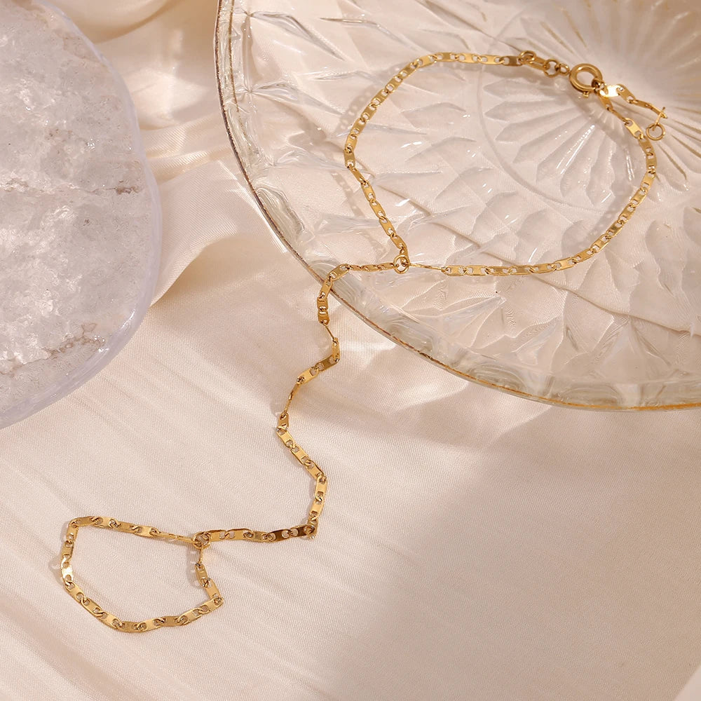Pulseira de Dedo com Corrente de Mão Banhada a Ouro 18K