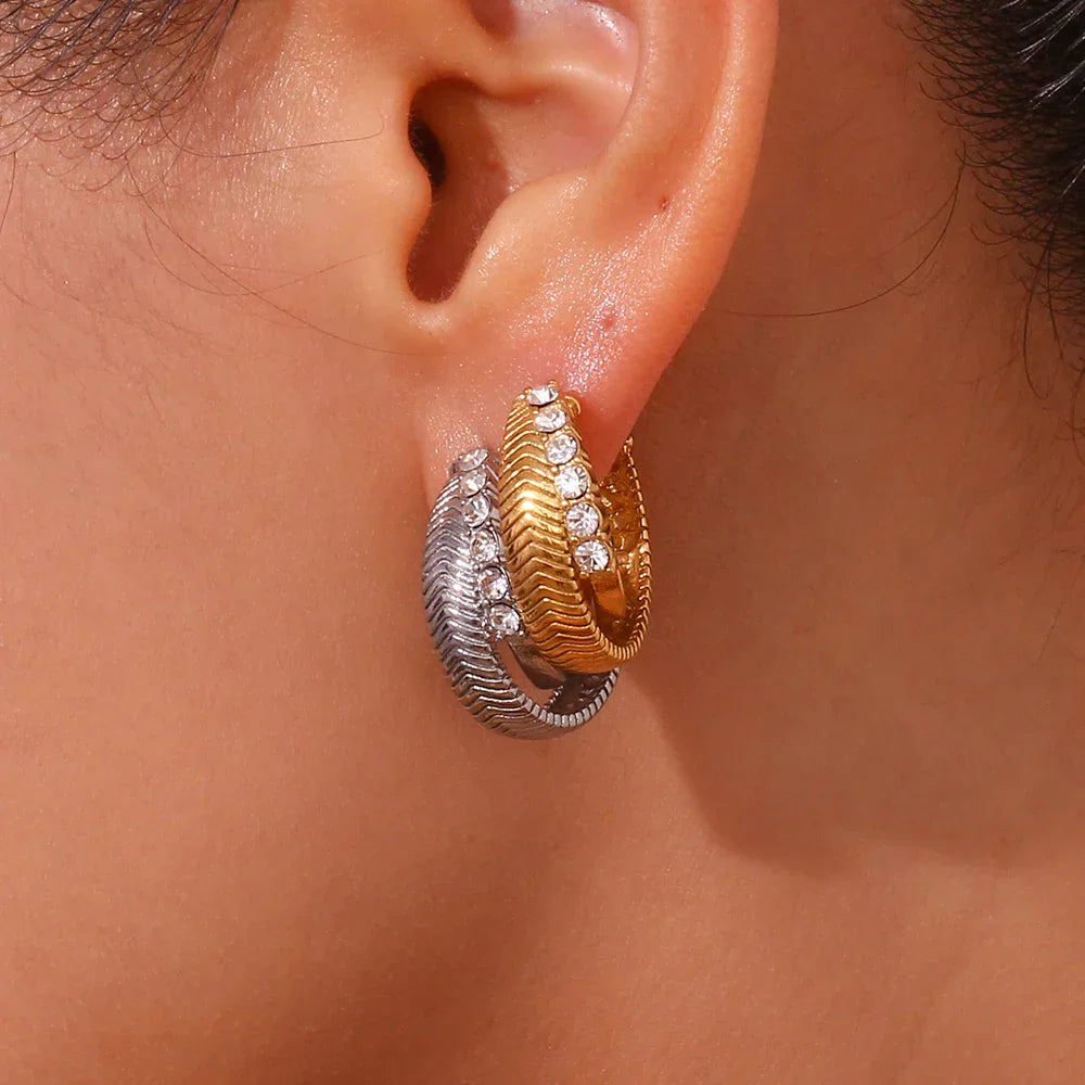 Brincos de Argola com Zircônia e Textura Espinha