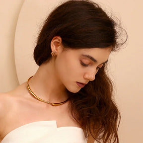 Colar Elegante de Bambu Banhado a Ouro