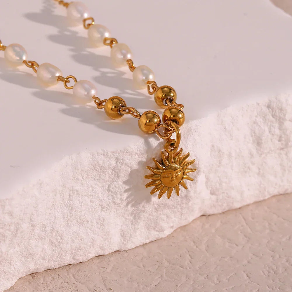 Colar Sol Dourado com Pérolas de Água Doce