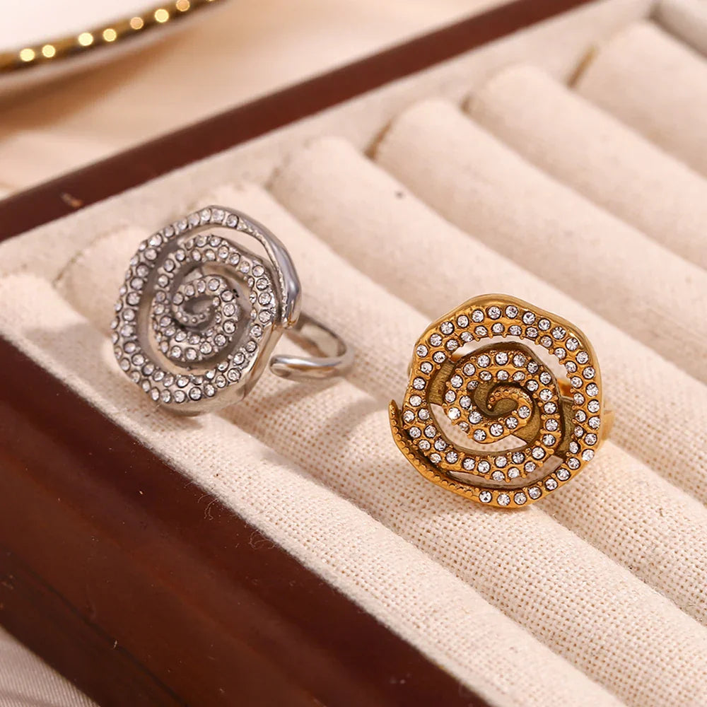 Anel Espiral Elegante com Zircônias