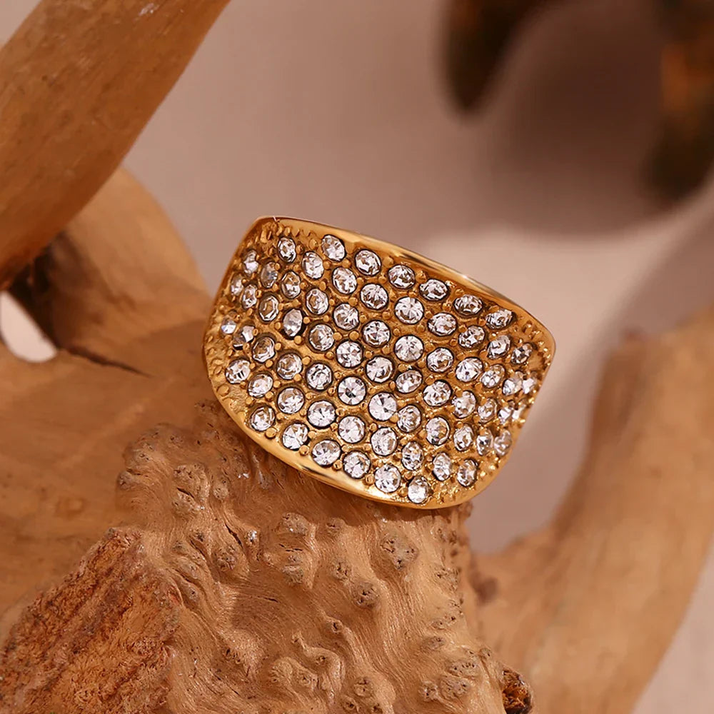Anel Elegante com Zircônias e Aço Inoxidável