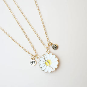 2 Pcs/set Best Friends Pendant Necklace For Woman Magnetic Adjustable Rainbow Daisy Lover Broken Heart Chain BFF Jewelry Gifts