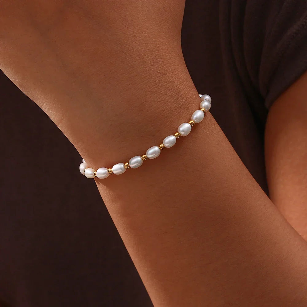 Pulseira Elegante de Pérolas e Aço Inoxidável Burnetts Joias