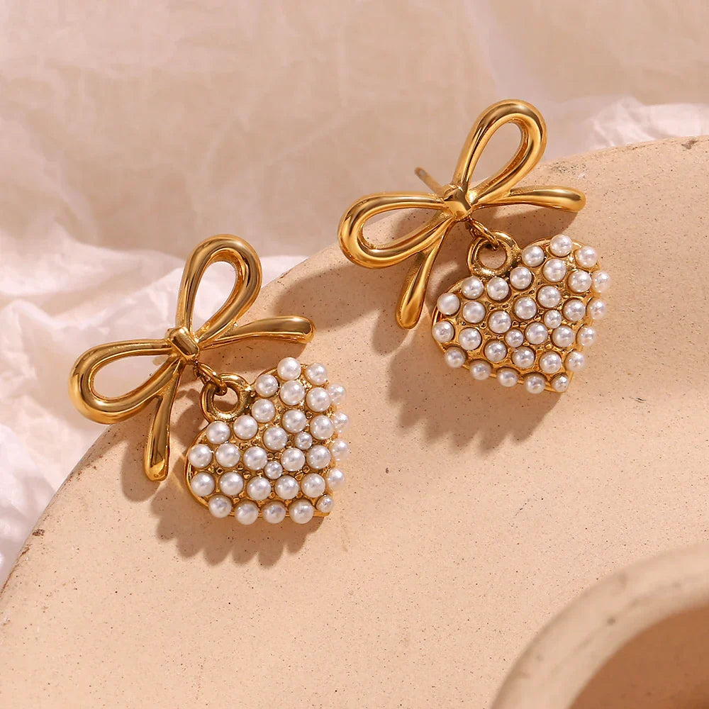 Brincos Elegância Pérola com Laço Dourado