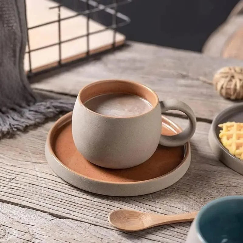 Caneca de Cerâmica com Pires Vintage