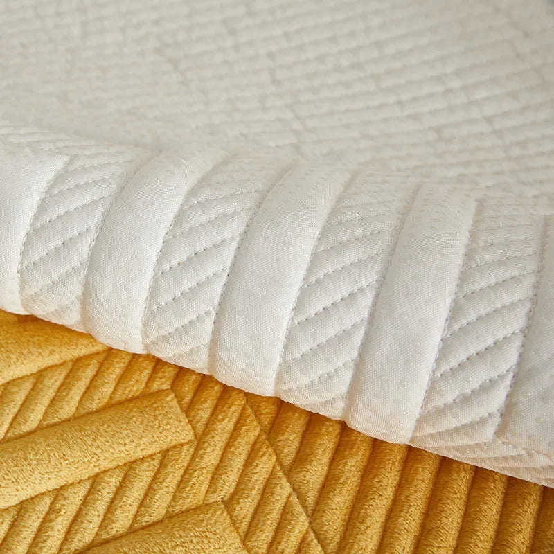 Capa para Sofá Acolchoada em Plush Macio Antiderrapante  Branco