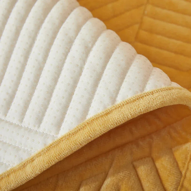 Capa para Sofá em Veludo Cristal Antiderrapante e Protetora  Amarelo