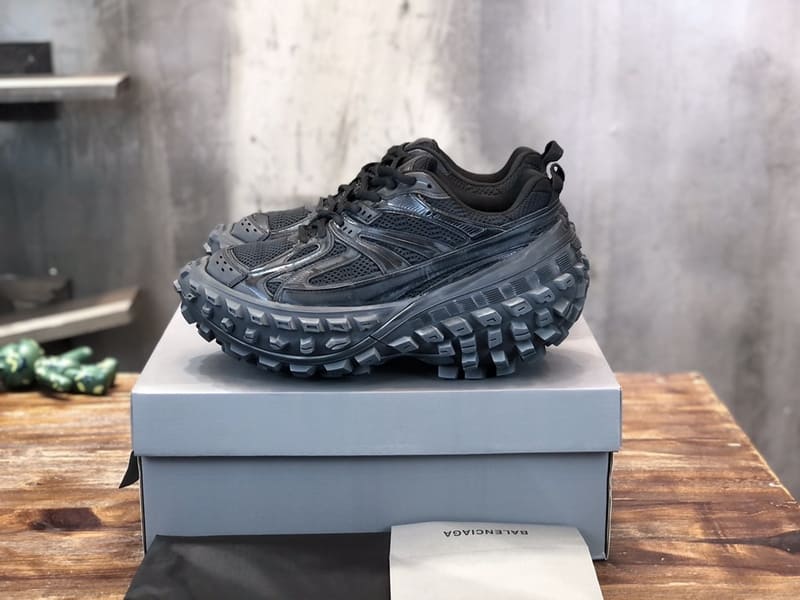 Balenciaga Bouncer Black