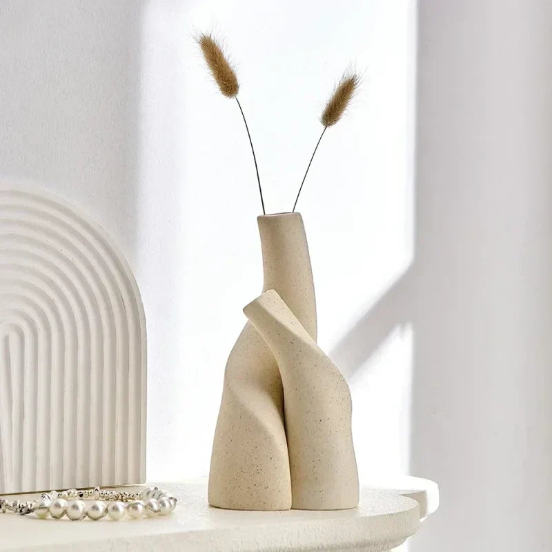 Vaso Decorativo Irregular em Cerâmica Fosca Feito à Mão