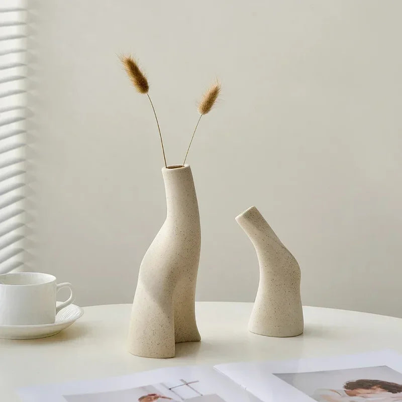 Vaso Decorativo Irregular em Cerâmica Fosca Feito à Mão