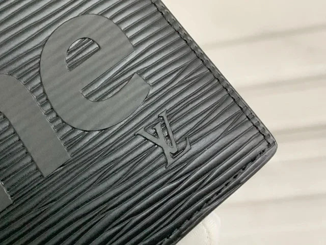 Carteira Supreme x Louis Vuitton Preta